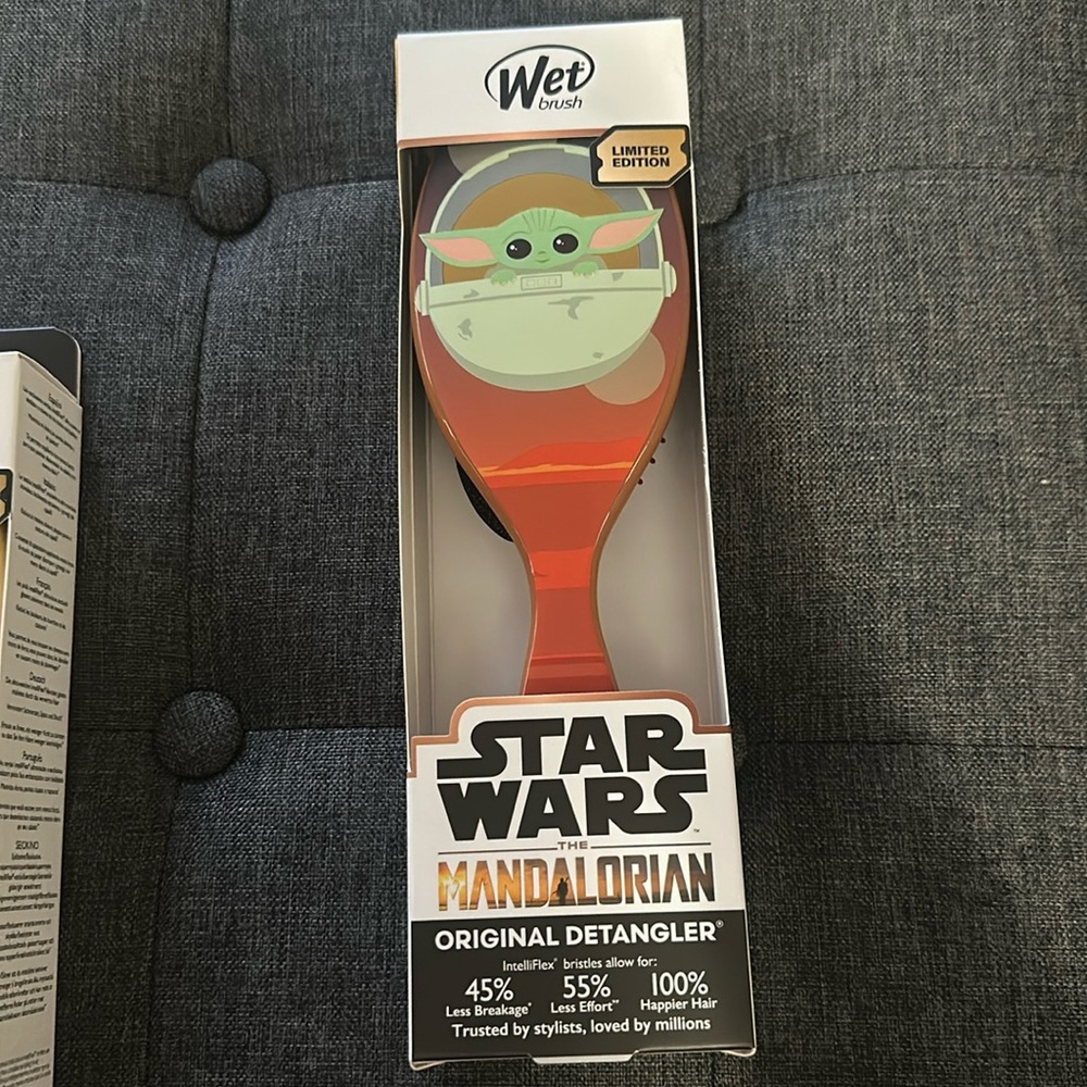 Disney yoda Wet brush Star Wars mandalorian Limited Edition new